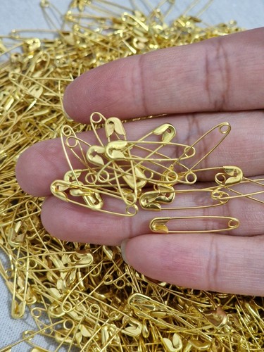 Mini safety pins golden - safety,