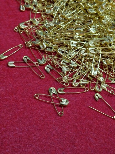 Small safety pins gold - safety,