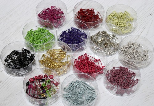 Coloured safety pins 27mm - 27mm, x40